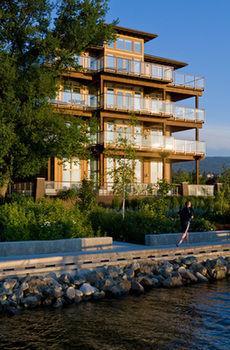 The Cove Lakeside 4* West Kelowna