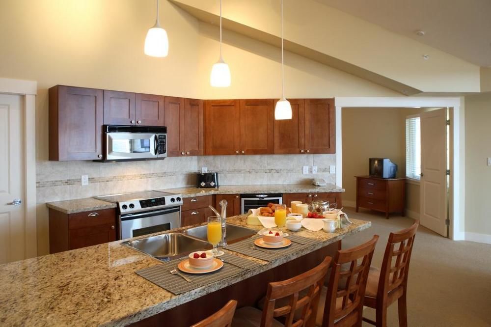 The Cove Lakeside 4* West Kelowna