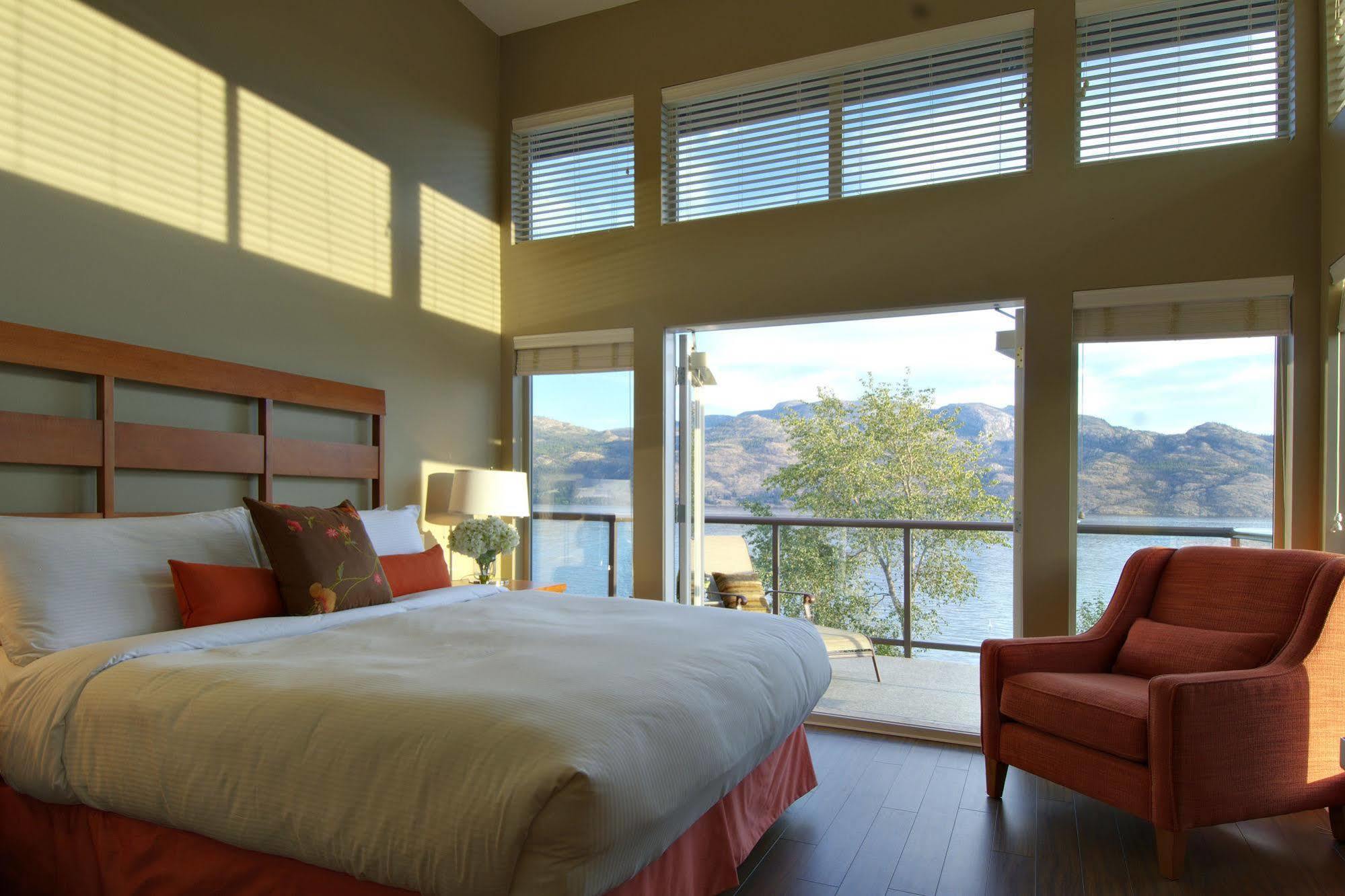 The Cove Lakeside 4*