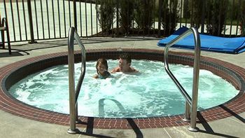 The Cove Lakeside 4*